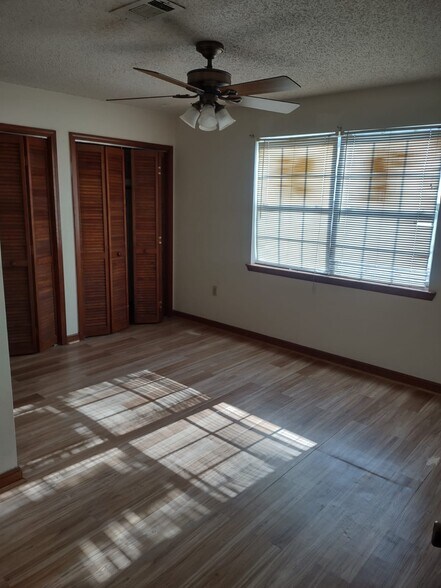 Building Photo - 7912 Bles Ave