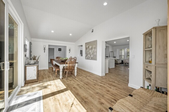 Building Photo - 938 Pembroke Ave NE