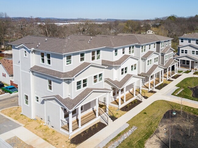 Building Photo - 1121 Lawrence Ave
