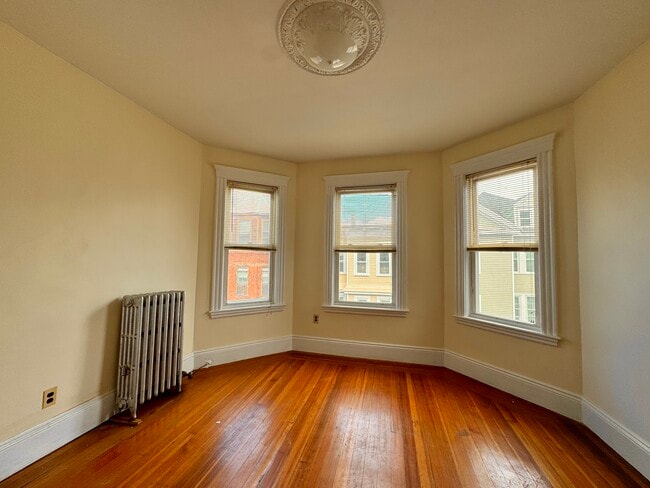 Building Photo - 144 Hillside St