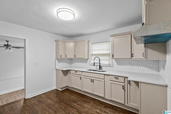 Building Photo - 428 Orchid Rd