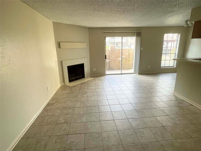 Primary Photo - 2120 El Paseo St