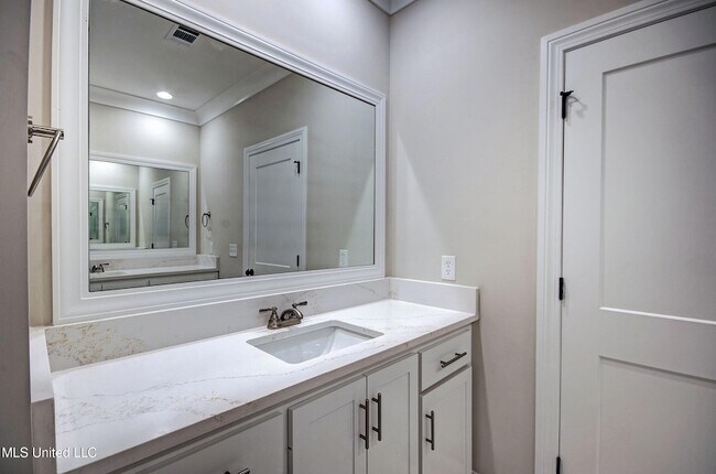 Building Photo - 117 Southern Oak Wy