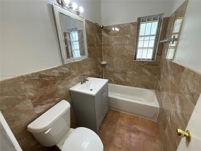 Building Photo - 661 NE 138th St