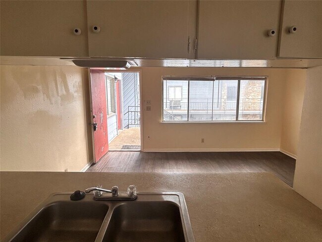 Building Photo - 2408 Longview St