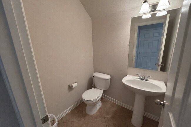 Building Photo - 2202 Carlisle St