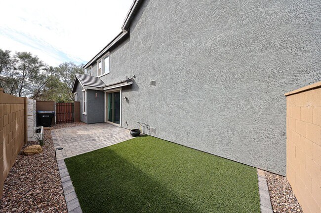 Building Photo - Move In Ready!stunning 3 bedroom, 2.5 bathroom home located in Phoenix!