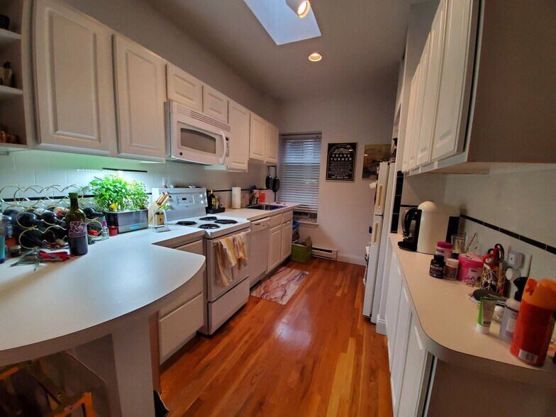 Building Photo - 57 Westland Ave