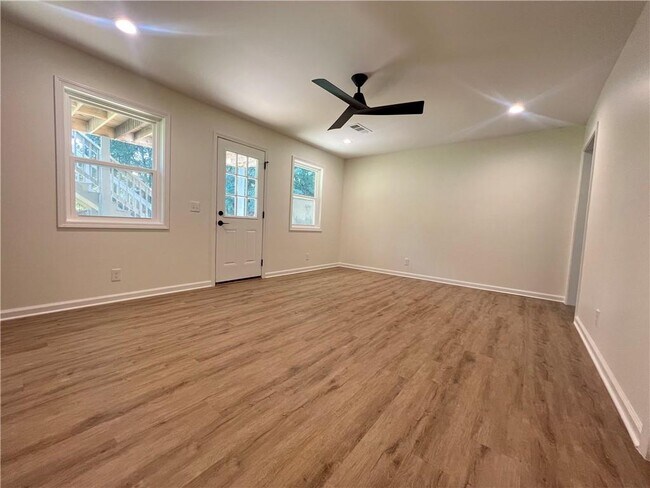 Building Photo - 130 Elk Grove Dr