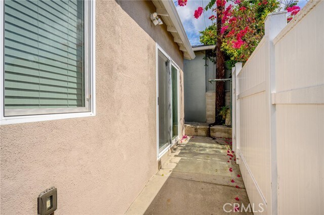 Building Photo - 1816 Hillside Dr