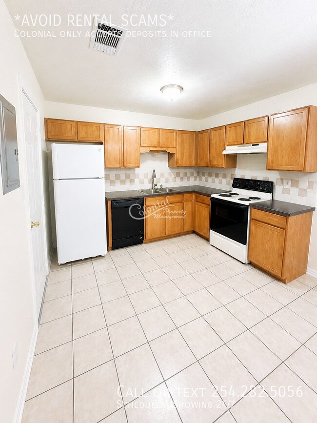Building Photo - 3005 Cantabrian Dr