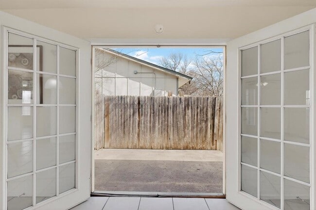 Building Photo - 10003 Rutland Village E