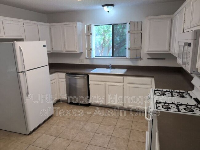 Building Photo - 15705 Monona Cove