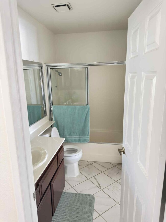 Building Photo - 2890 Summer Set Cir