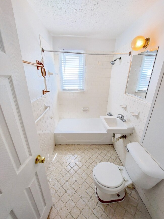 Building Photo - 810 Griffin St