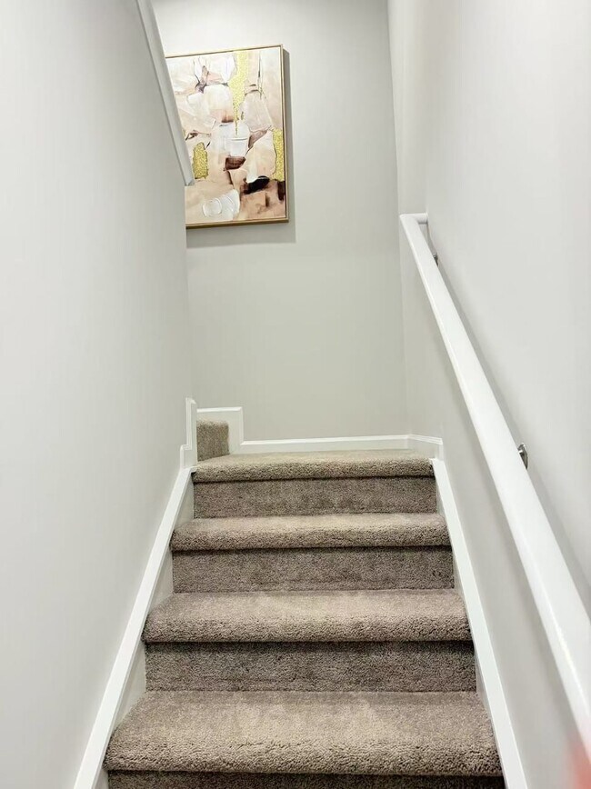 Building Photo - 1371 Speedway St