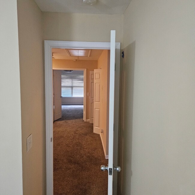 Building Photo - 1052 Crown Blvd