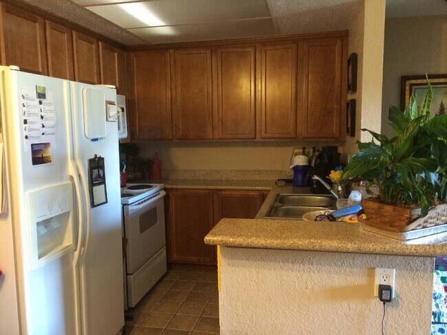 Building Photo - Charming 1-Bedroom Condo with Park-Like Views in Gated Community