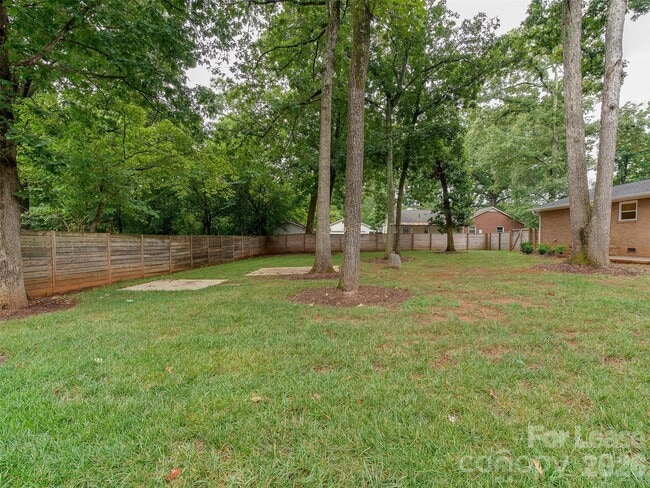 Building Photo - 5646 Oak Dr