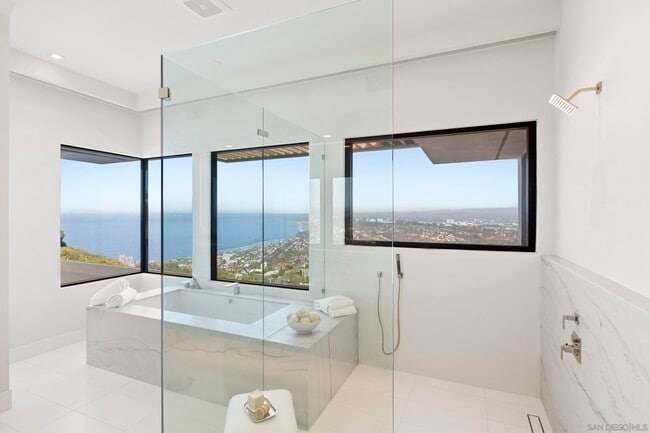 Building Photo - 2082 Via Casa Alta
