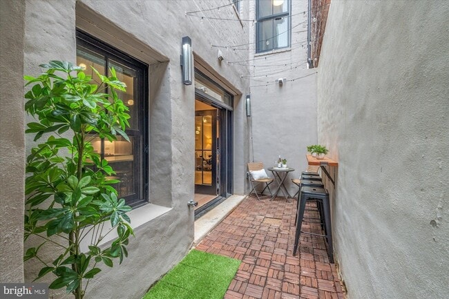 Building Photo - 1429 W Street NW Unit 1
