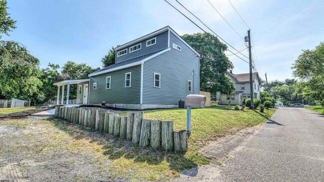 Building Photo - 700 E Brook Ln