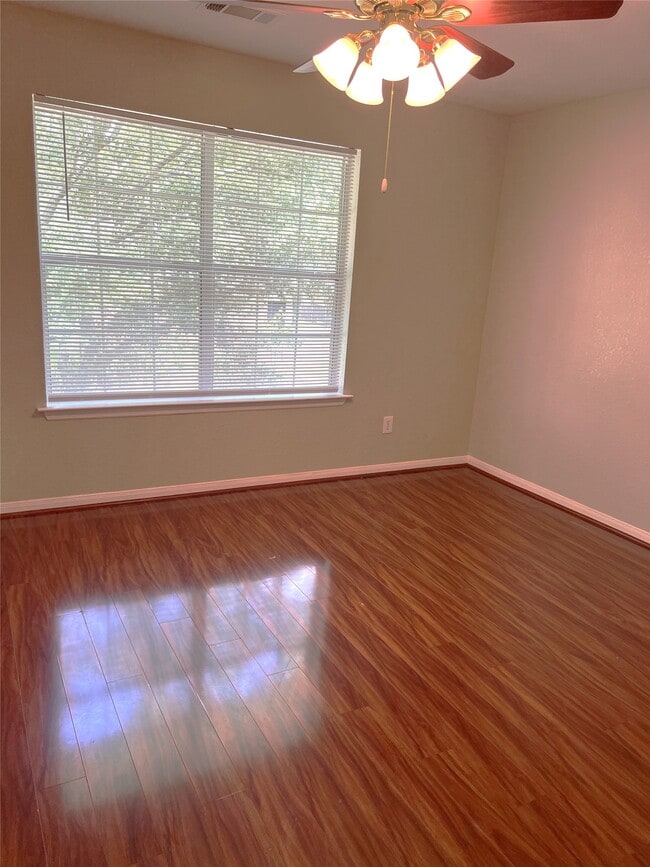 Building Photo - 14210 Meadow Estates Ln