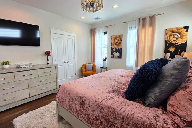 Building Photo - 5342 Donovan Gdns Ln