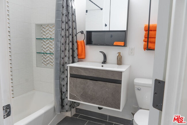 Building Photo - 1933 1/2 Lemoyne St