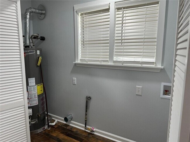 Building Photo - 834 Vallette St