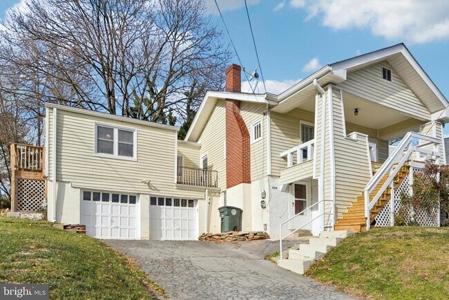 Building Photo - 209 Locust St