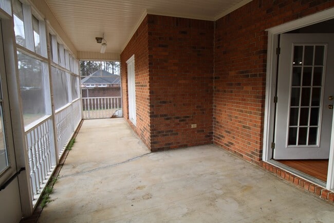 Building Photo - 30 Mere Ct