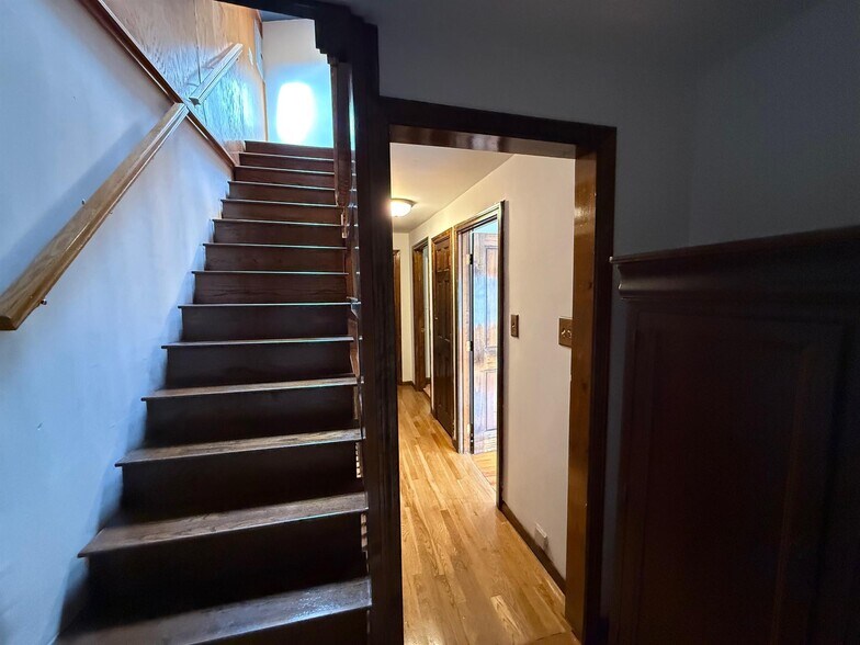 Building Photo - 19 Pitman St