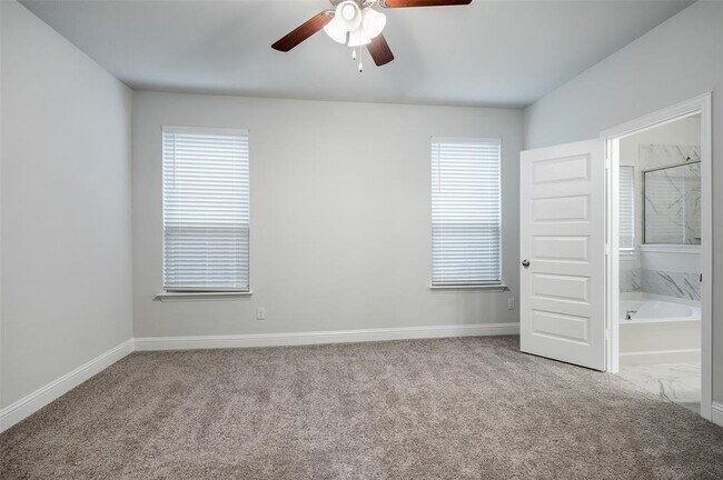 Building Photo - 2037 Almassera Dr