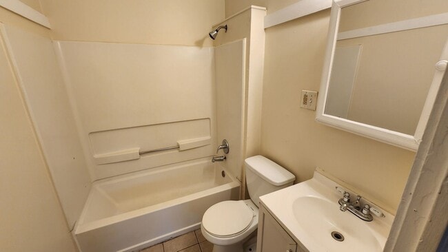 Building Photo - 4646 Blythin Rd