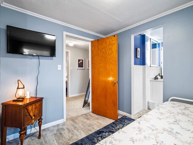 Building Photo - 386 Walworth Ave