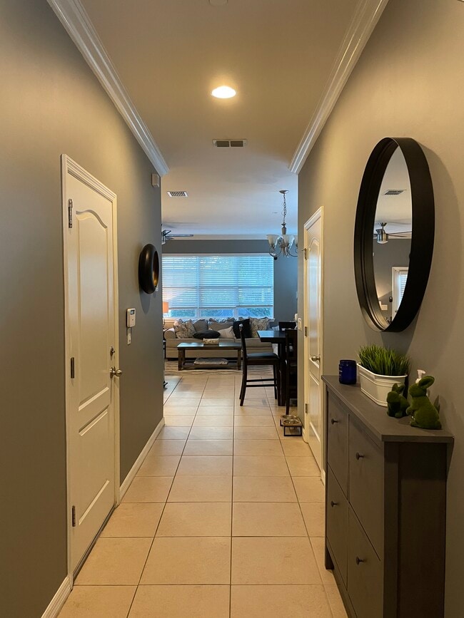 Building Photo - 880 Taramundi Dr