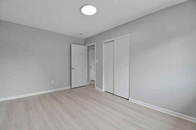 Building Photo - 5978 Alice Dr