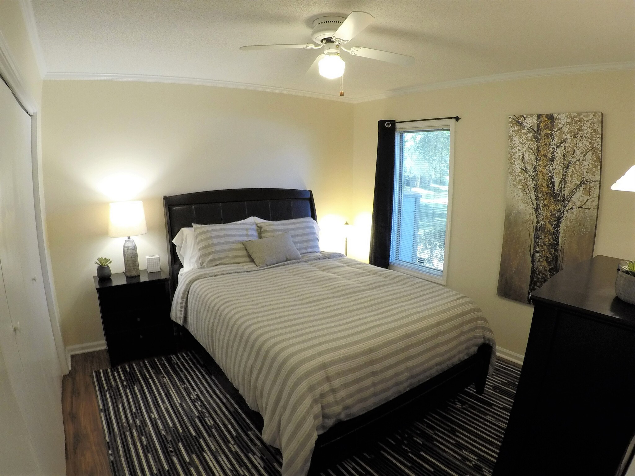 2nd bedroom with high quality, pressure-relieving queen size memory foam mattress - 17 Racquet Club Rd