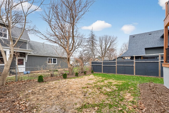 Building Photo - 305 W Exchange St