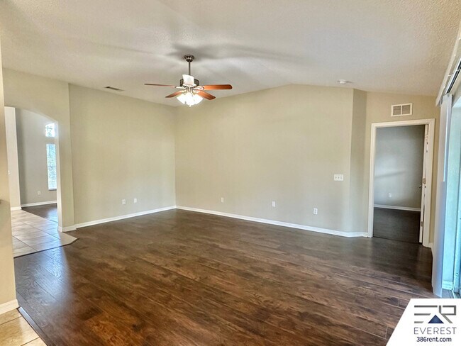 Building Photo - 32 Pierce Ln