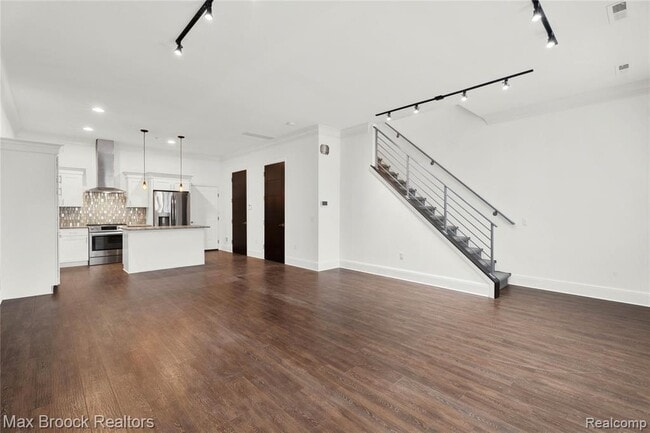 Building Photo - 431 S Eton St