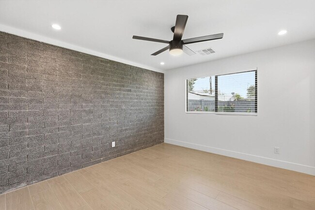 Building Photo - 7421 E Princeton Ave