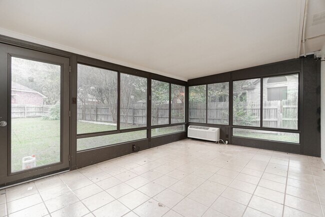 Building Photo - Beautiful corner lot move in ready!