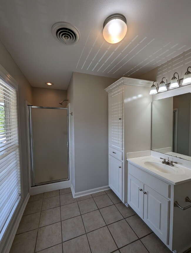 Building Photo - 117 Twin Gates Drive