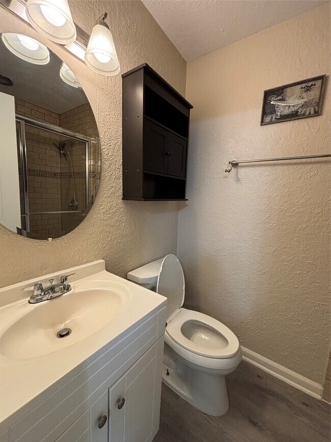 Building Photo - 409 Bellmar Ln