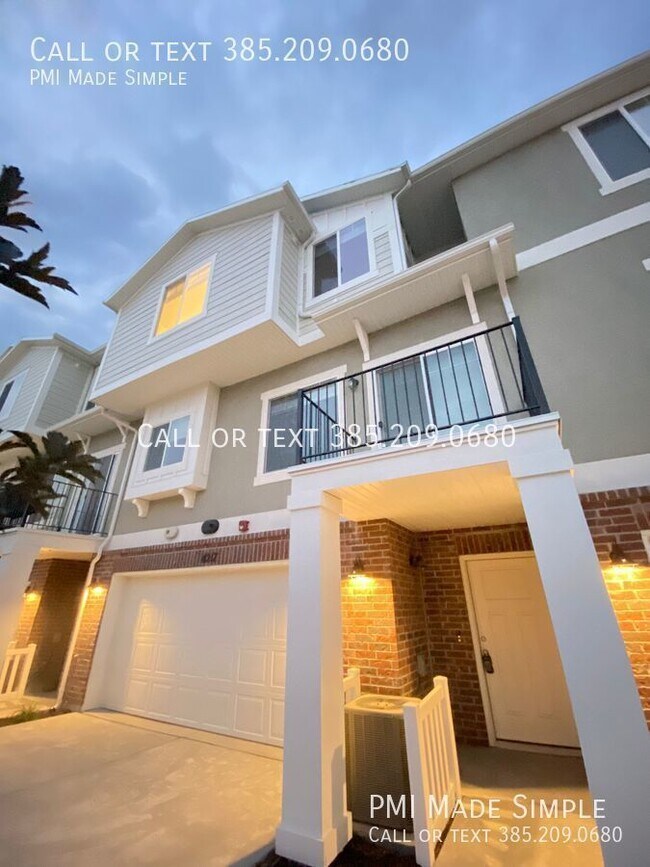 Building Photo - Clear and Bright, Newer Townhome in Rivert...