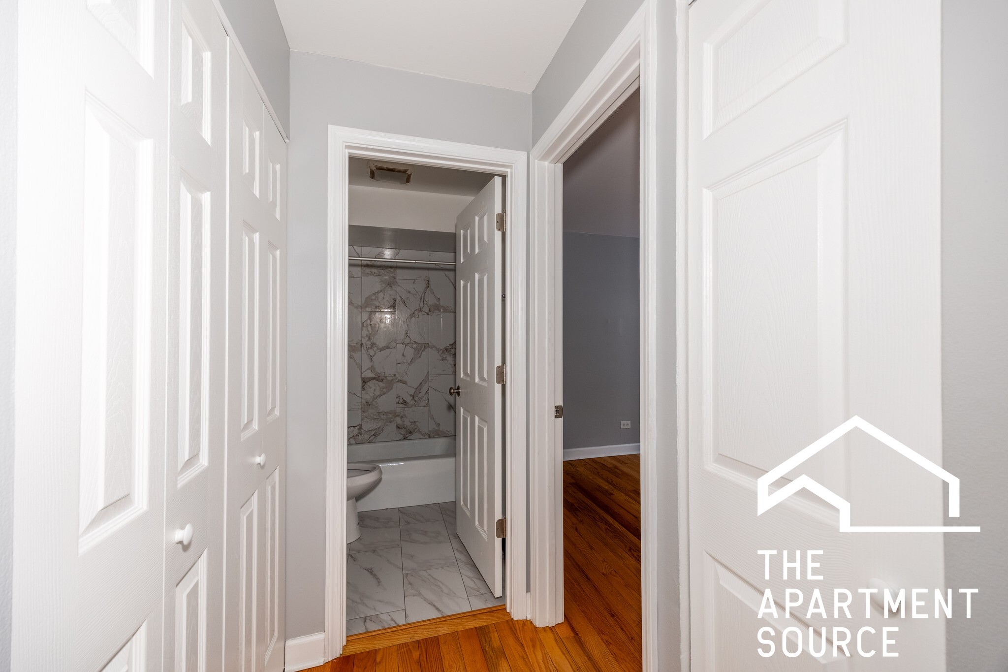 Building Photo - 6831 N Greenview Ave