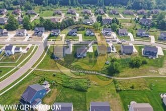Building Photo - Immaculate Upgraded 3-Bed / 2-Bath Home in...