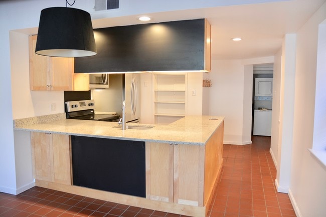 Building Photo - 217 Vine St